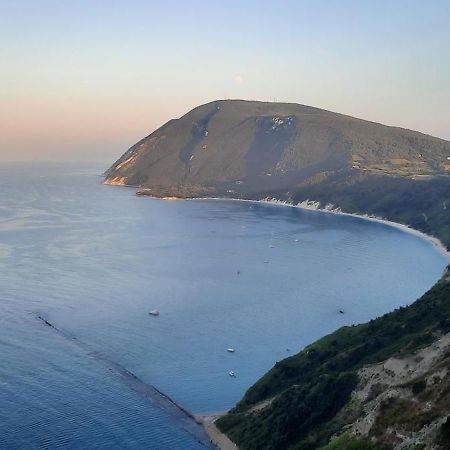 Appartamento In Contesto Esclusivo In Pieno Centro Camerano Kültér fotó